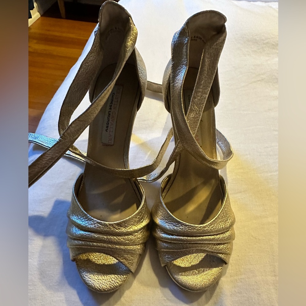 CHINESE LAUNDRY GOLD ANKLE WRAP SANDALS.